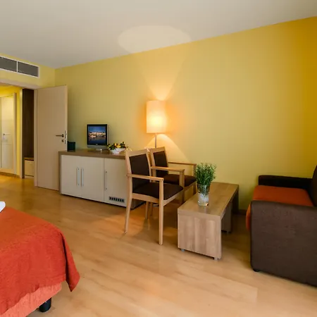 Aurora 4*