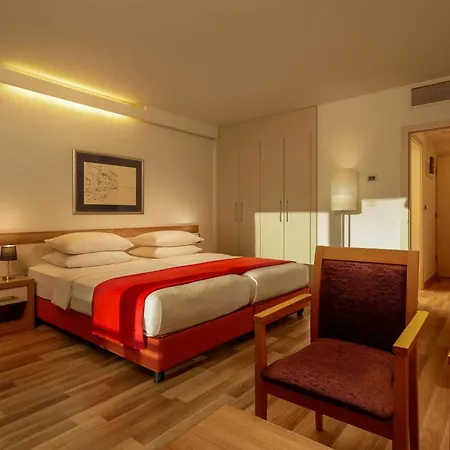 Aurora 4*