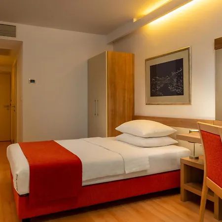 Aurora 4*
