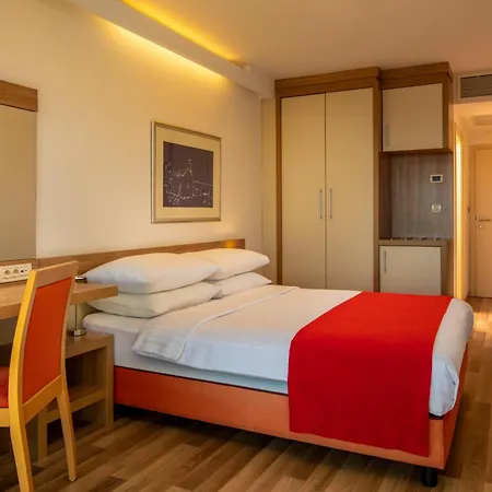 Aurora 4*