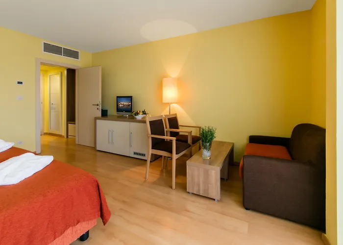 Aurora 4*