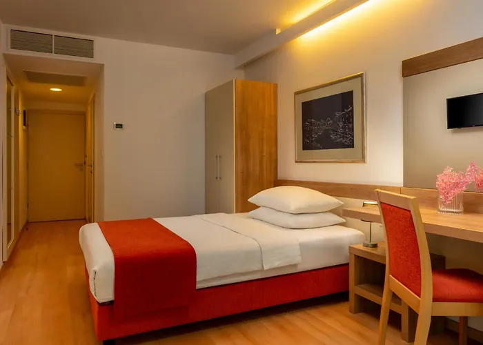 Aurora 4*